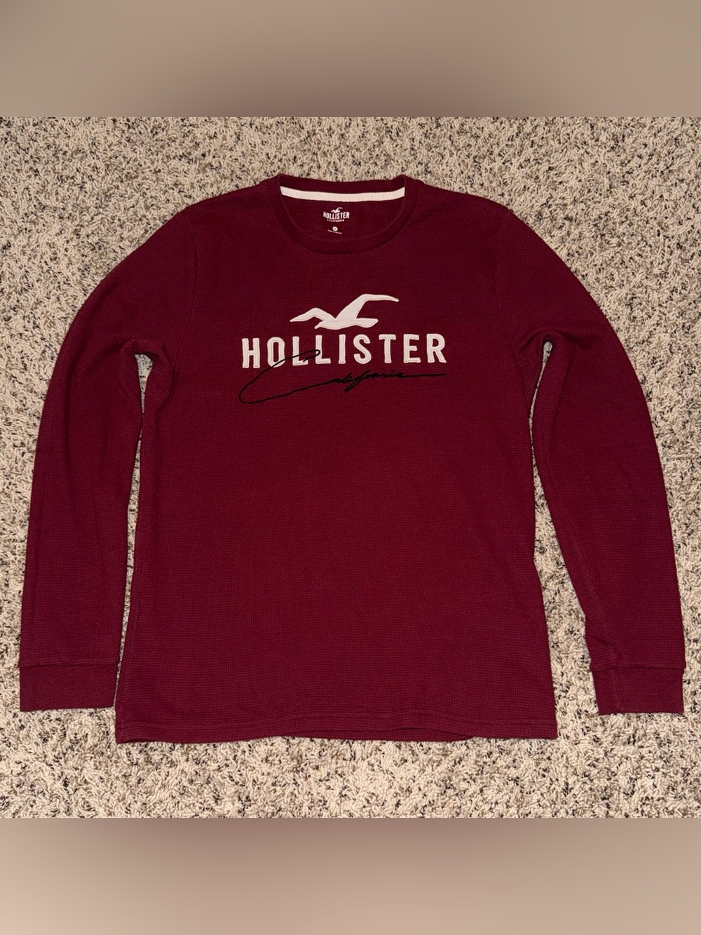 Hollister Men's Medium Maroon Waffle Knit Long Sleeve Thermal Shirt Graphic Logo